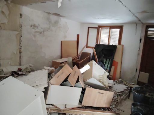 Retirada de muebles y paredes